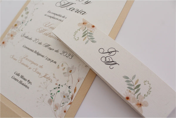 Invitación de Boda en Color Beige con Flores Delicadas Mod. Venus