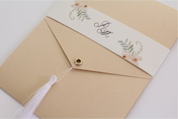 Invitación de Boda en Color Beige con Flores Delicadas Mod. Venus