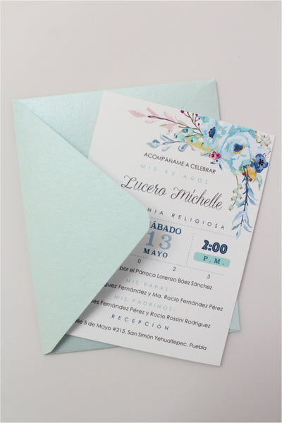 Invitación Bouquet Floral en Tonos Pastel para Boda o XV Azul